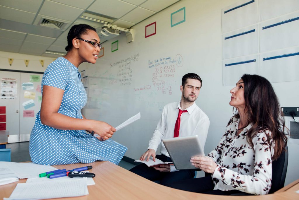 Como organizar um grupo de estudos para professores?