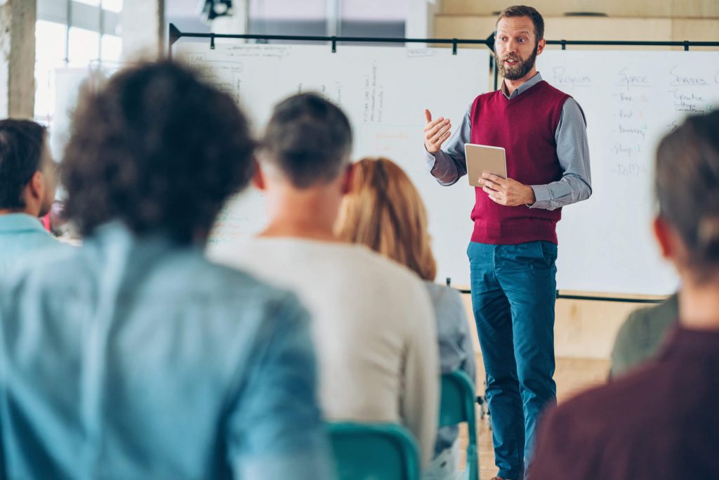 formacao-continuada-de-professores-por-que-e-como-implementar